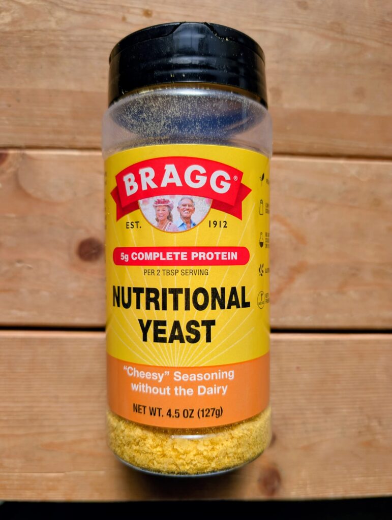 Braggニュートリショナルイースト4.5oz(127g)のシェイカータイプ容器