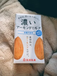 筑波乳業の濃いアーモンドミルク(砂糖不使用・原材料はアーモンドだけ)のパッケージ